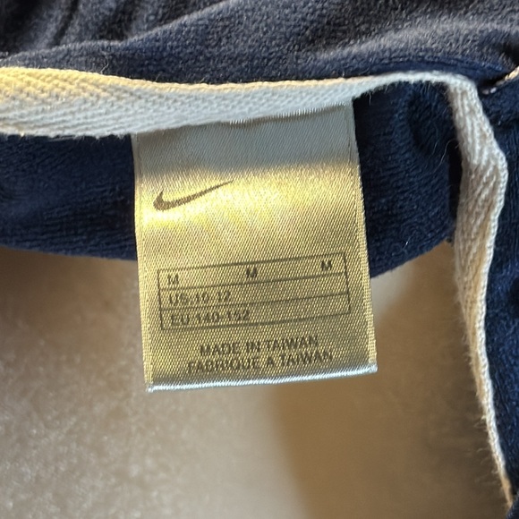 Nike Navy wind breaker jacket. EUC children’s M10-12 - Picture 9 of 10